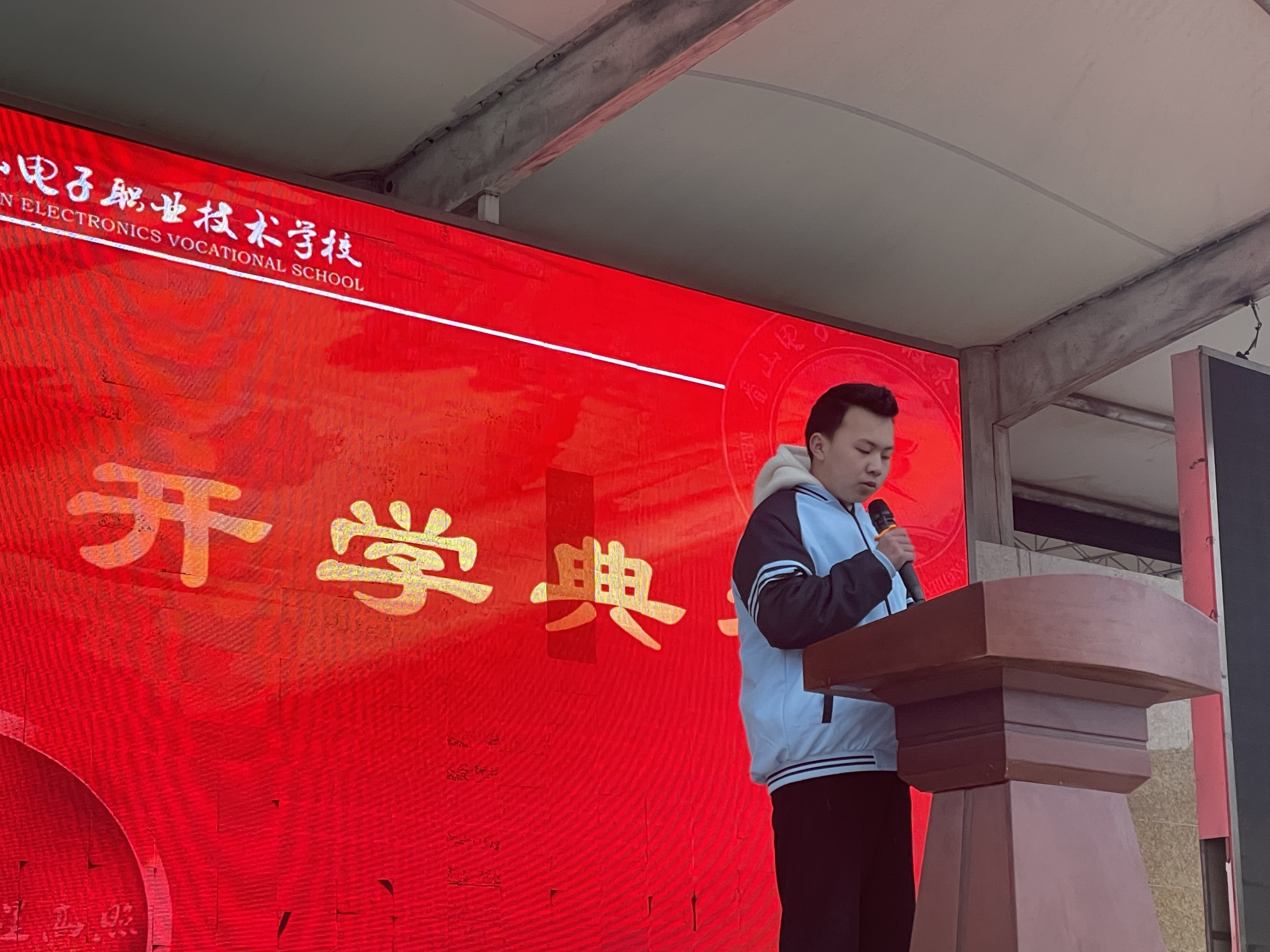 學生代表何宇浩發(fā)言.jpg